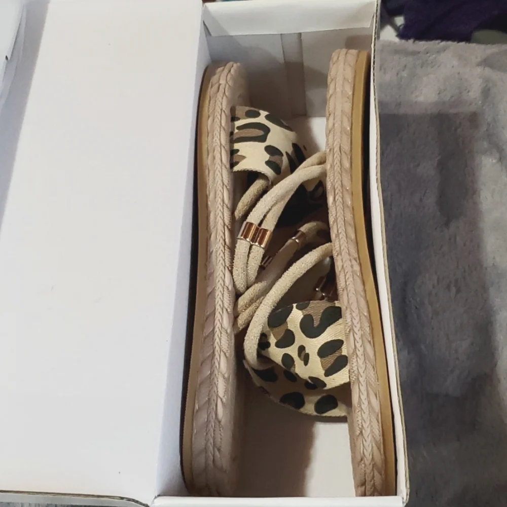 Leopard sandals size 7 - Picture 5 of 8